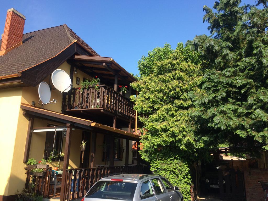 Emi Vendégház Balatonszárszó Extérieur photo